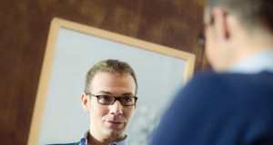 Pochemu-nel'zja-darit'-zerkalo