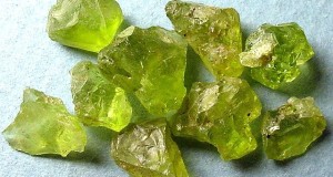 hrizolit-kamen'-magicheskie-svojstva