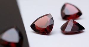 kamen'-granat-magicheskie-svojstva